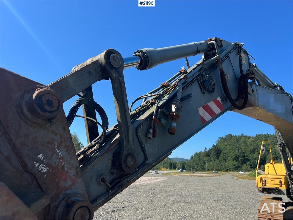 Volvo EC240 nlc Excavator w/ bucket WATCH VIDEO