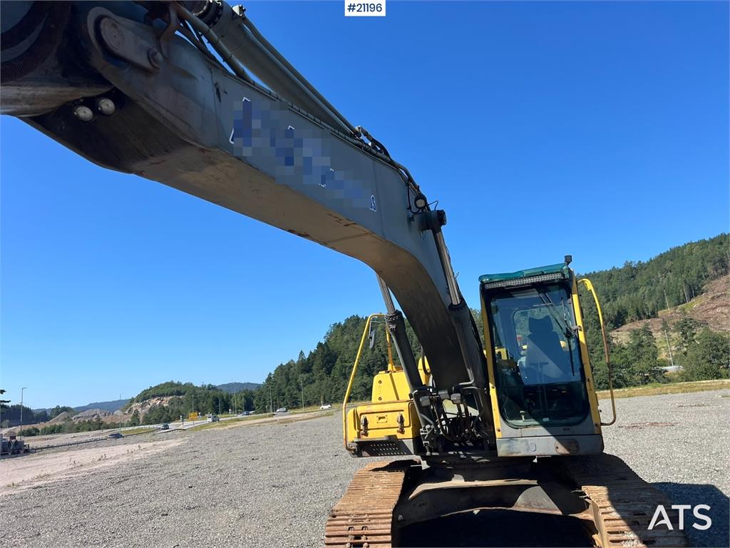 Volvo EC240 nlc Excavator w/ bucket WATCH VIDEO