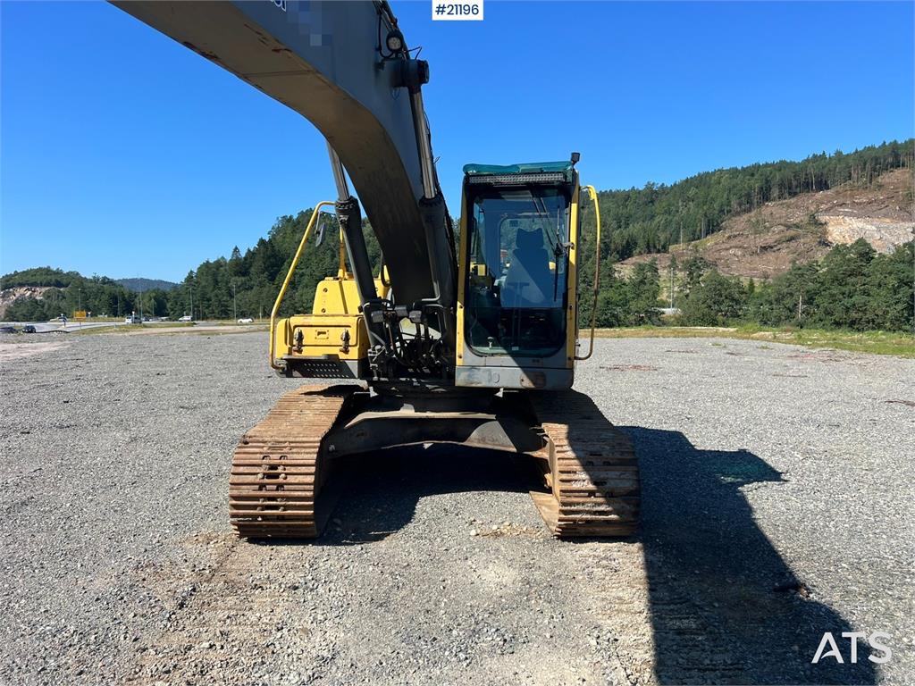 Volvo EC240 nlc Excavator w/ bucket WATCH VIDEO