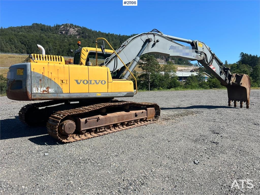 Volvo EC240 nlc Excavator w/ bucket WATCH VIDEO