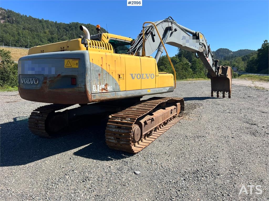 Volvo EC240 nlc Excavator w/ bucket WATCH VIDEO