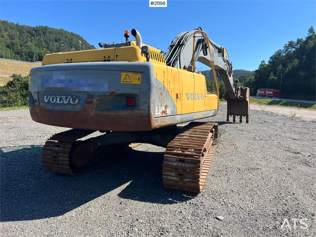 Volvo EC240 nlc Excavator w/ bucket WATCH VIDEO