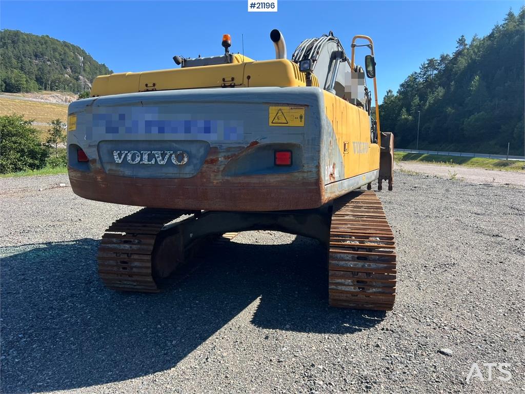 Volvo EC240 nlc Excavator w/ bucket WATCH VIDEO