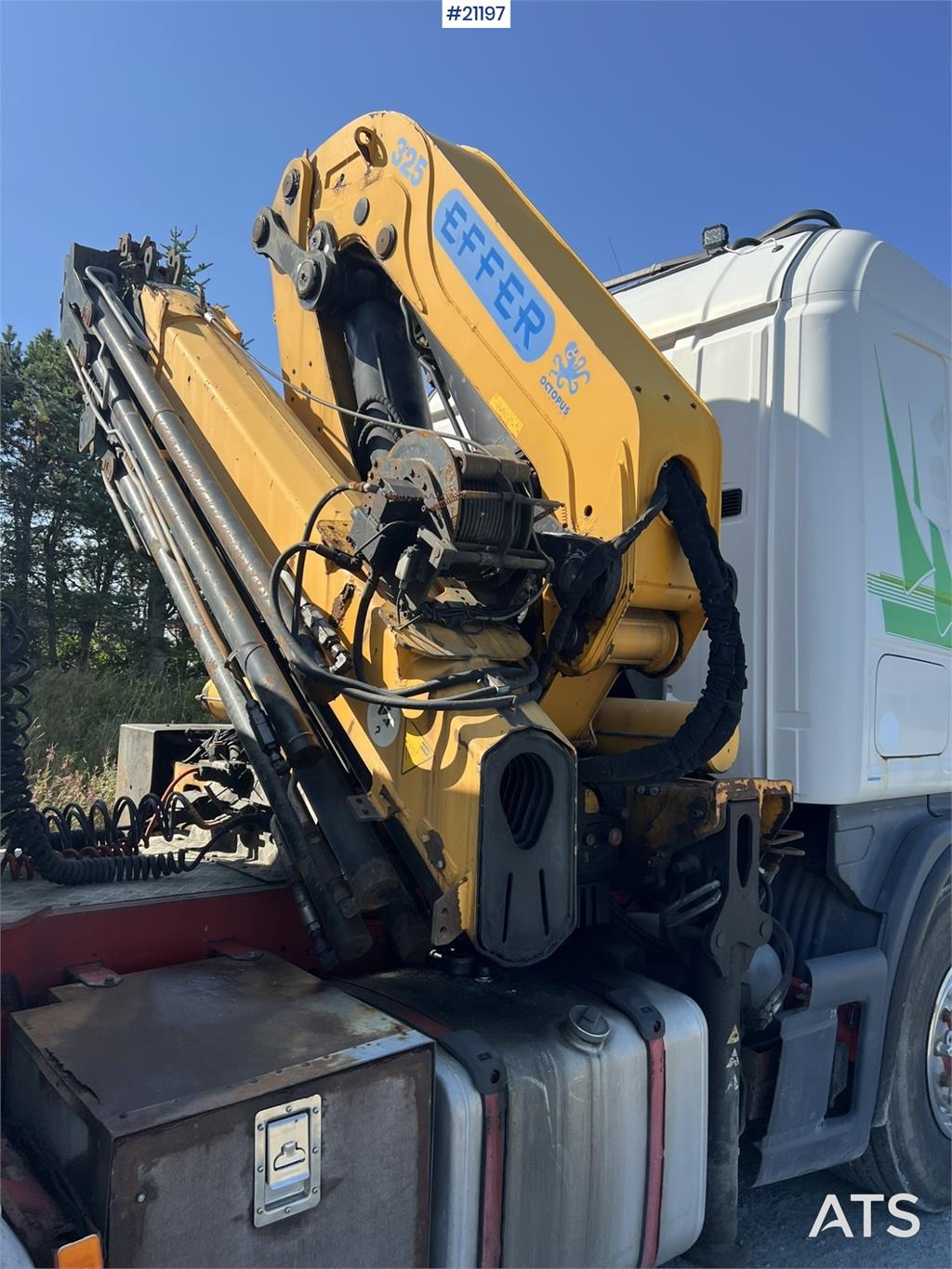 Scania R164 crane truck w/ 32t/m effer crane and 2004 mau