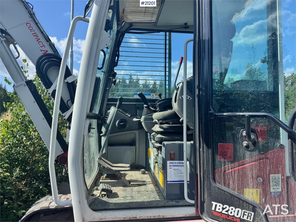 Takeuchi TB280FR Tracked excavator w/ Rototilt and 2 bucket