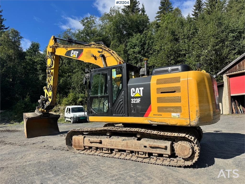 CAT 323FL