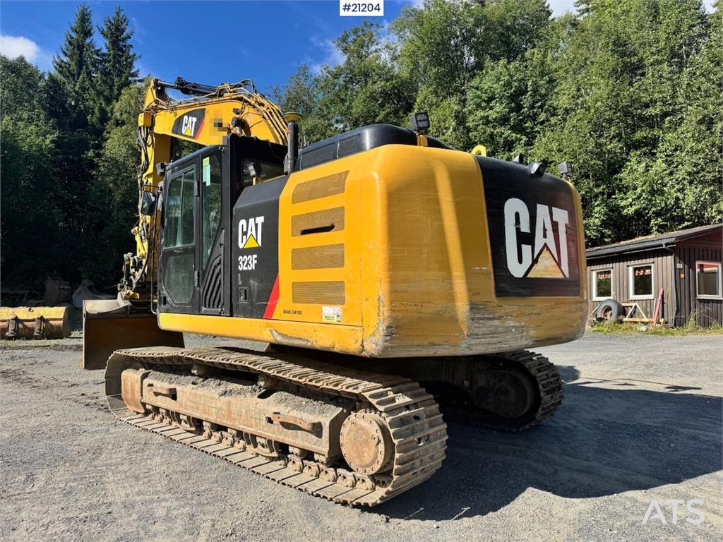 CAT 323FL
