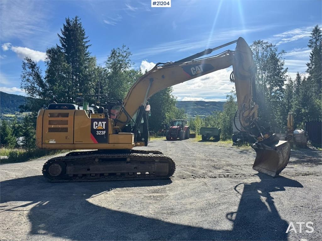CAT 323FL