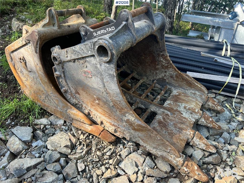 Hitachi zx190lc-5B excavator w/ rototilt, sanding bucket,