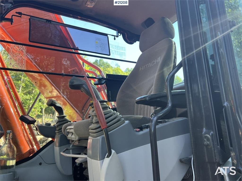 Hitachi zx190lc-5B excavator w/ rototilt, sanding bucket,