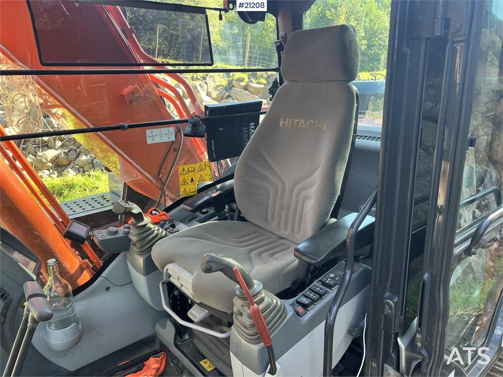 Hitachi zx190lc-5B excavator w/ rototilt, sanding bucket,