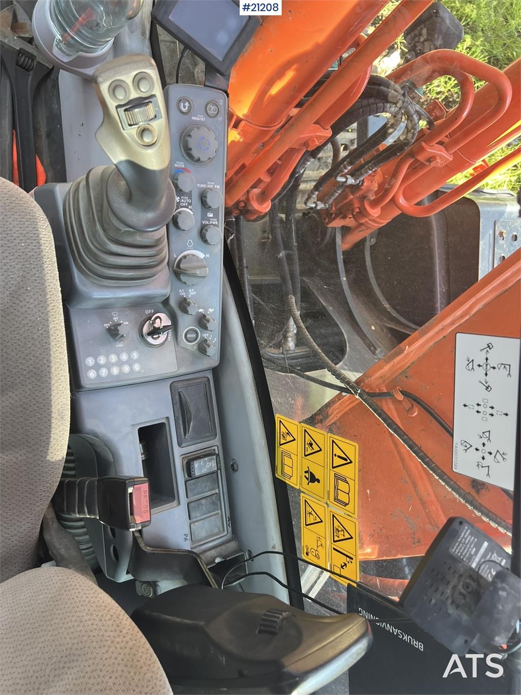 Hitachi zx190lc-5B excavator w/ rototilt, sanding bucket,