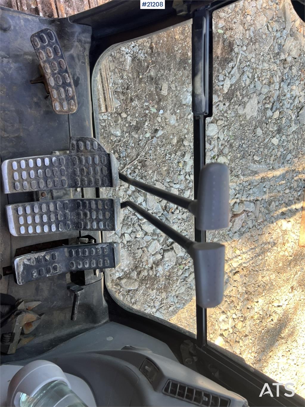 Hitachi zx190lc-5B excavator w/ rototilt, sanding bucket,