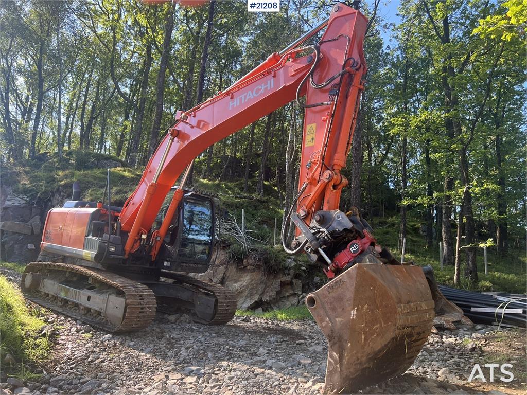 Hitachi zx190lc-5B excavator w/ rototilt, sanding bucket,