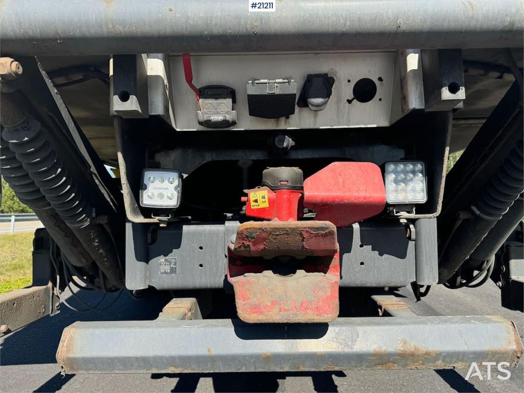 Scania P410 4x2 Box truck w/ full side opening and lift.