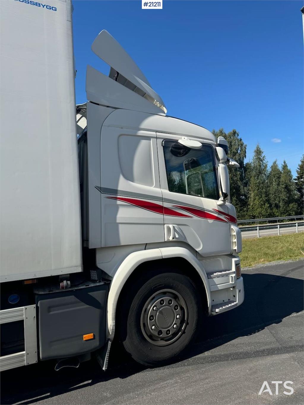 Scania P410 4x2 Box truck w/ full side opening and lift.