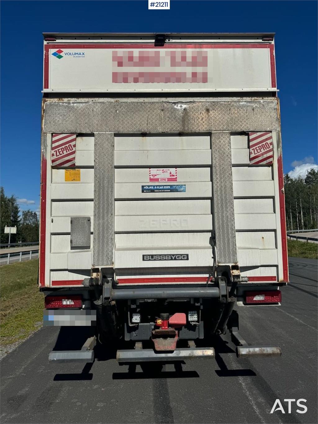 Scania P410 4x2 Box truck w/ full side opening and lift.