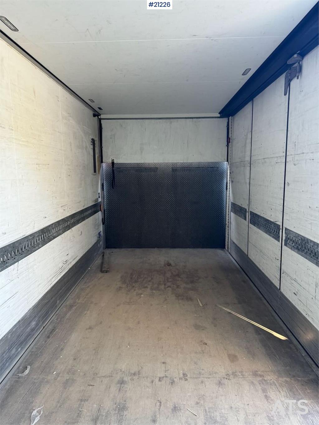 MAN TGM 4x2 Box truck w/ full side opening and lift. W