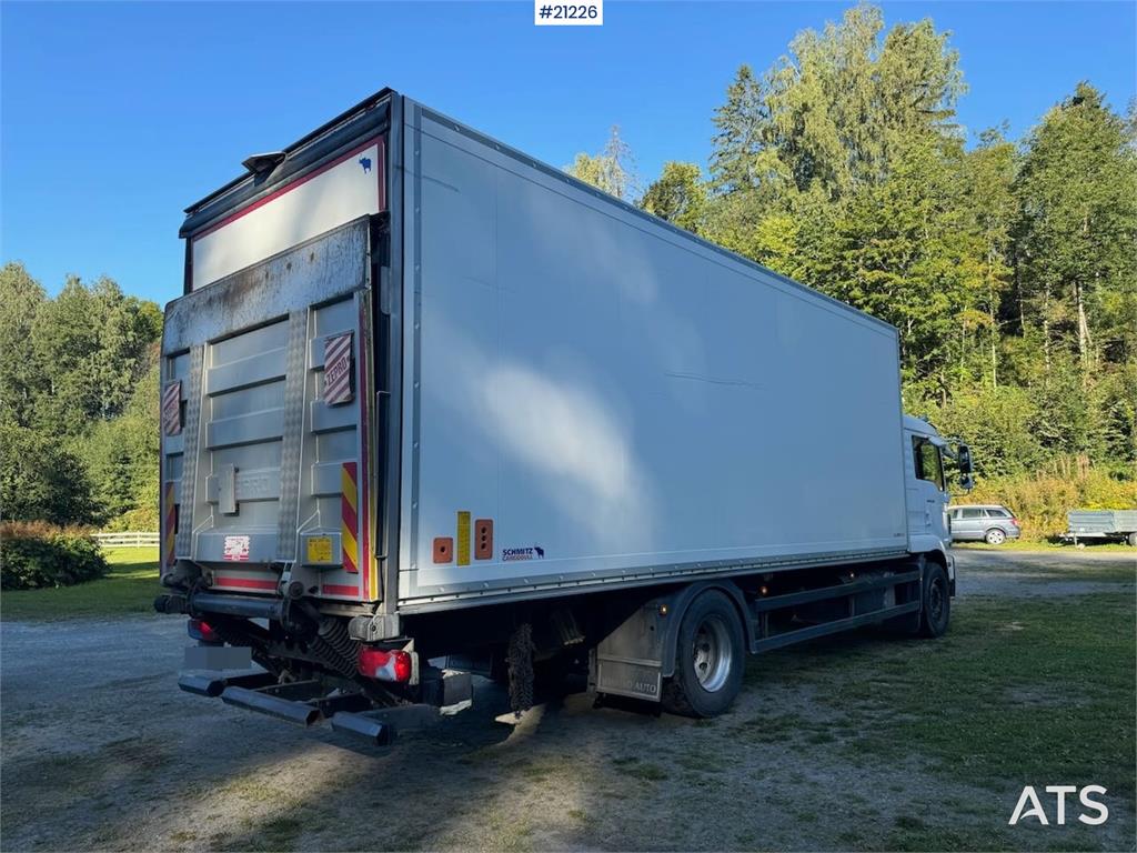 MAN TGM 4x2 Box truck w/ full side opening and lift. W