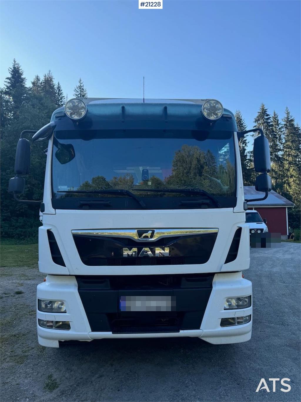 MAN TGM 18.290 4x2 Box truck w/ full side opening and