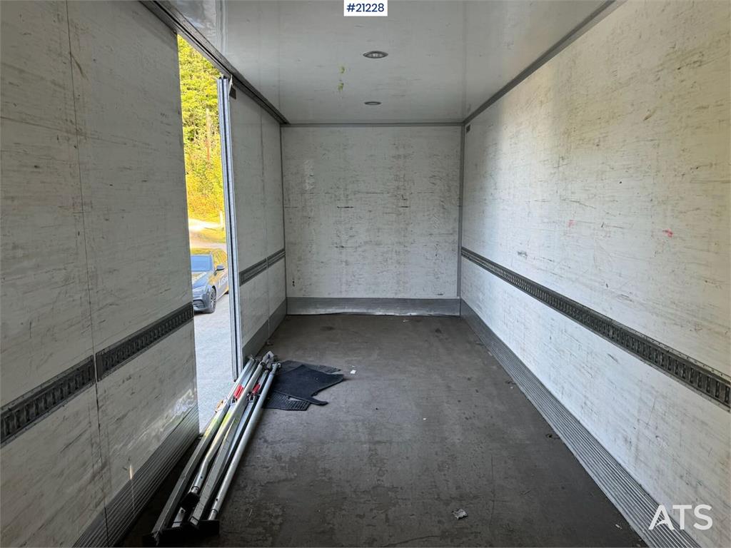 MAN TGM 18.290 4x2 Box truck w/ full side opening and