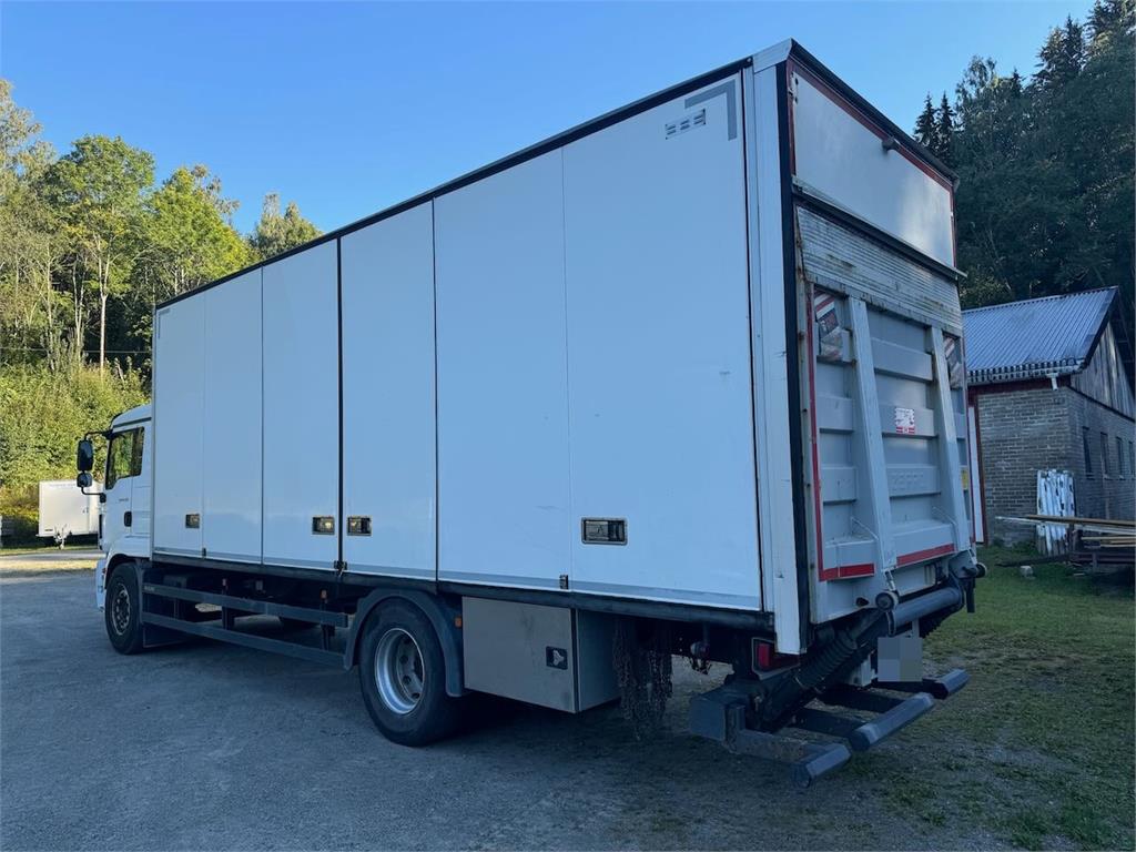 MAN TGM 18.290 4x2 Box truck w/ full side opening and