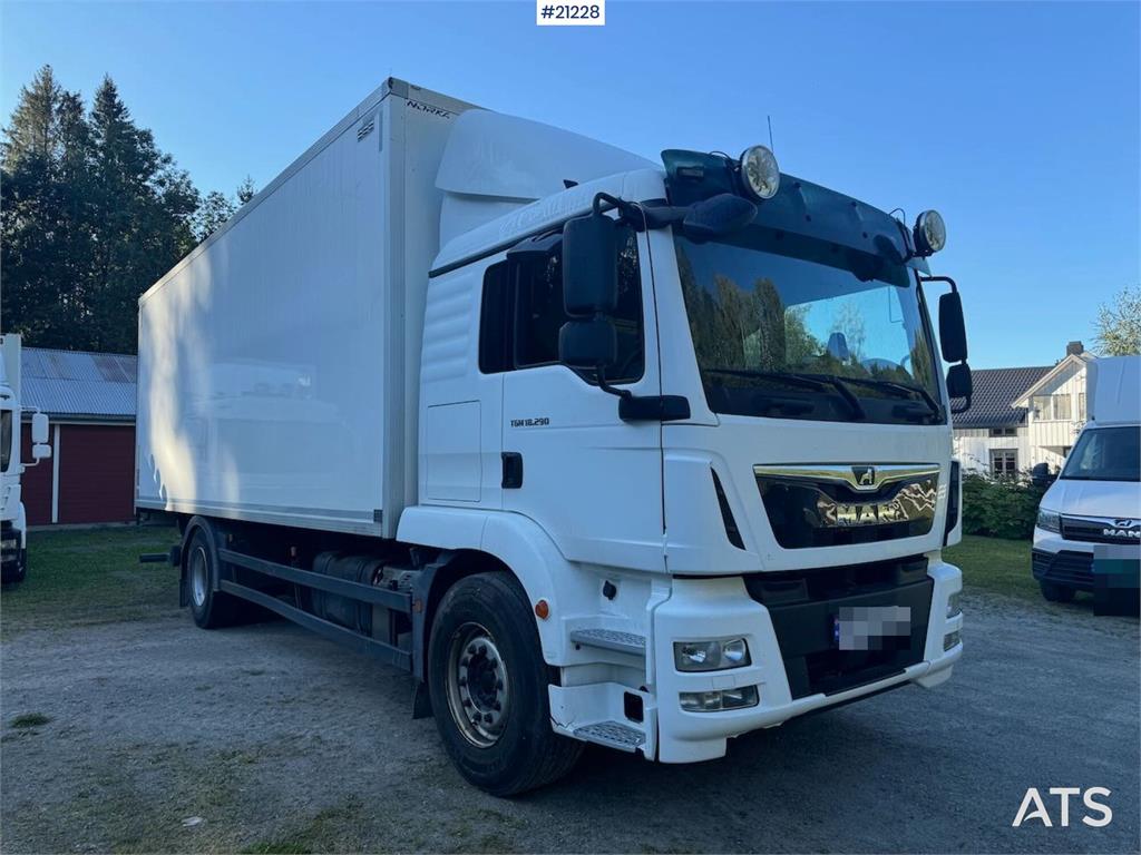 MAN TGM 18.290 4x2 Box truck w/ full side opening and