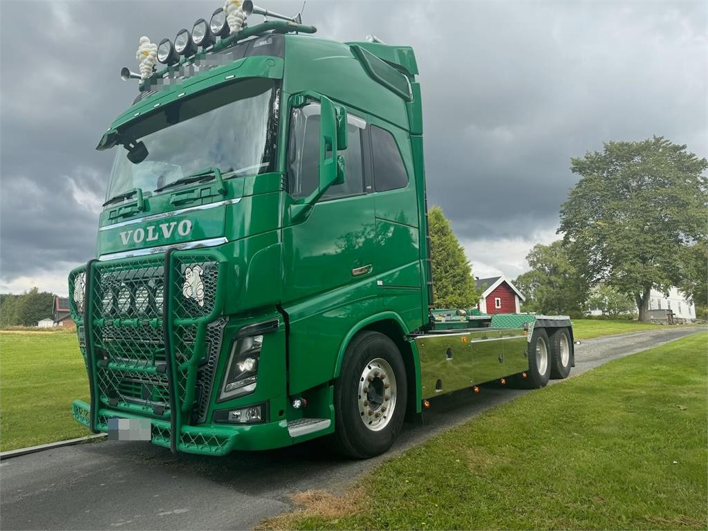 Volvo FH16 6x2 Hook truck w/ crane hydraulics and articu