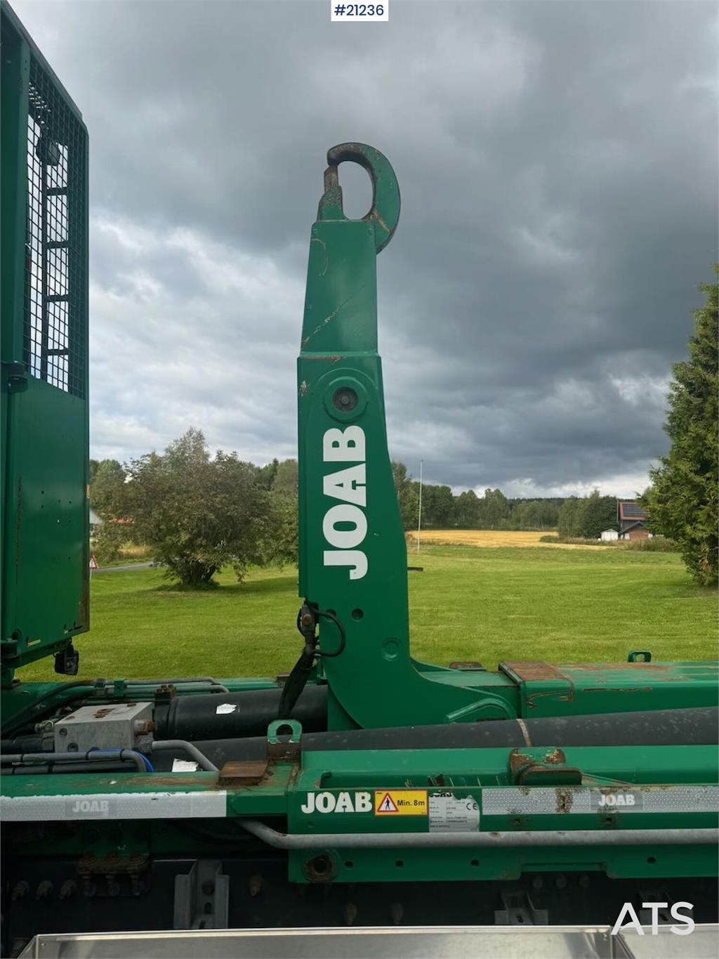 Volvo FH16 6x2 Hook truck w/ crane hydraulics and articu