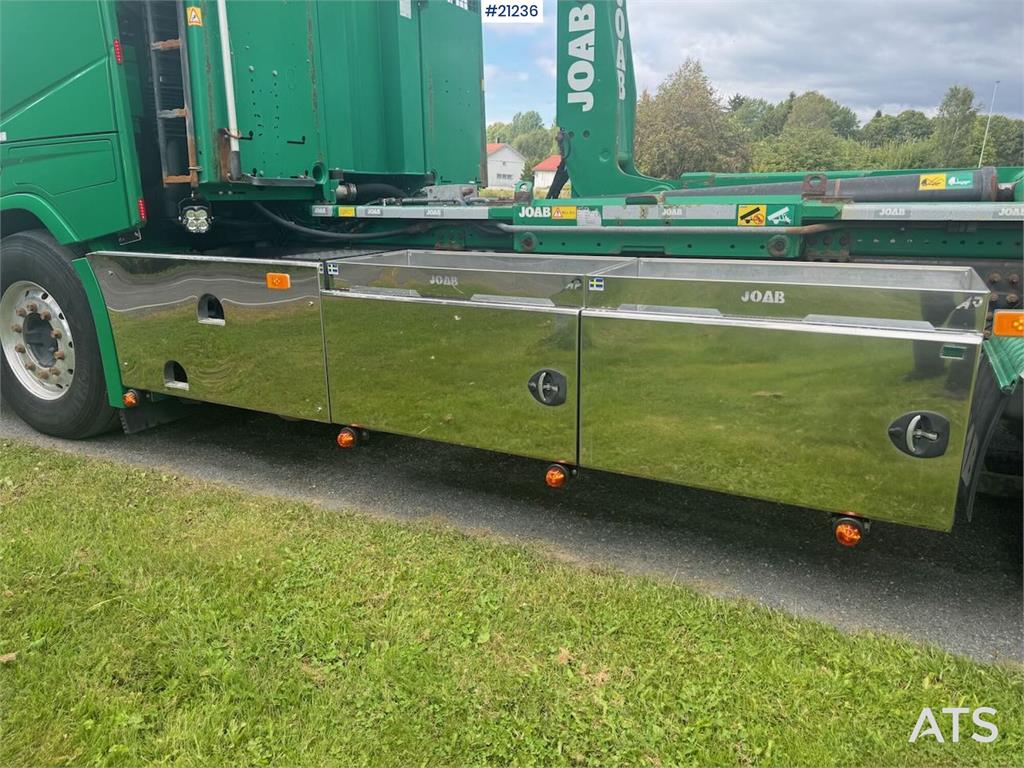 Volvo FH16 6x2 Hook truck w/ crane hydraulics and articu