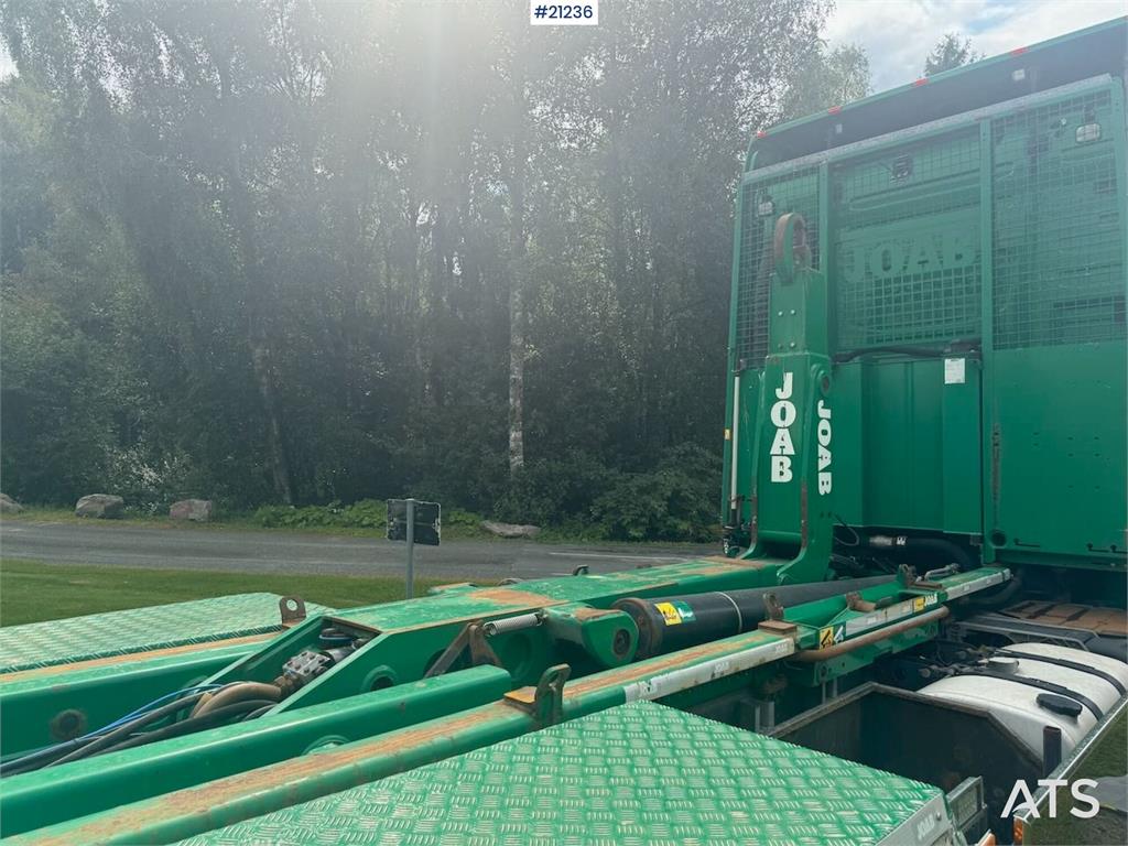 Volvo FH16 6x2 Hook truck w/ crane hydraulics and articu