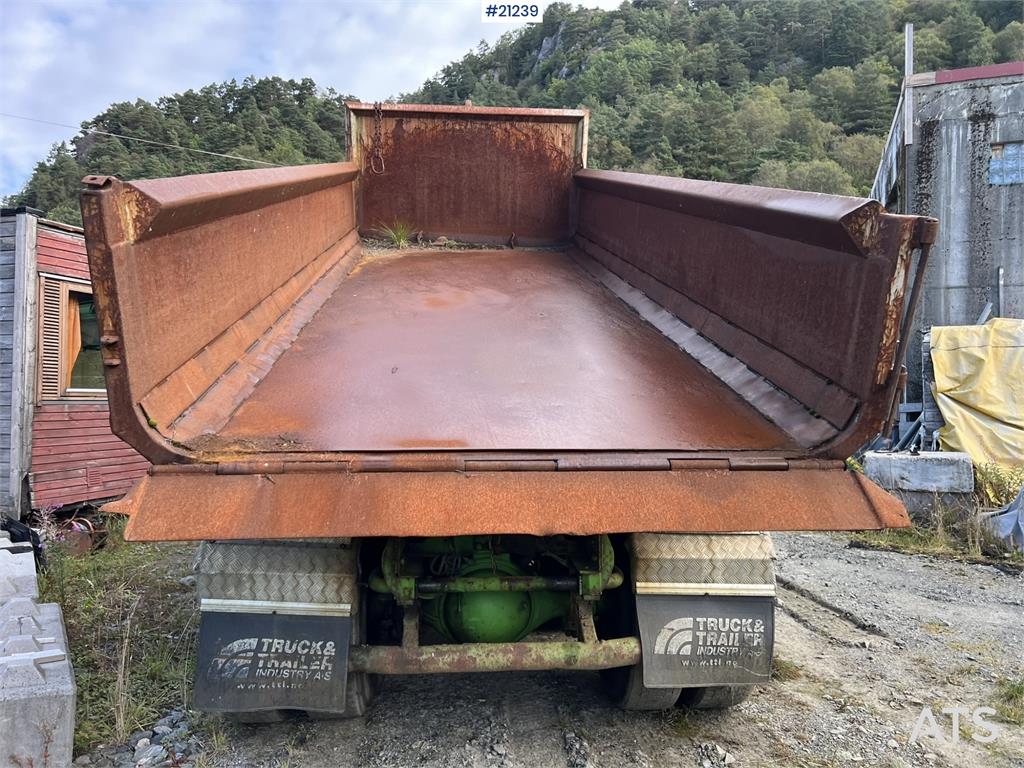 Volvo FM12 8x4 hook truck repair object w/ 20 t hook and