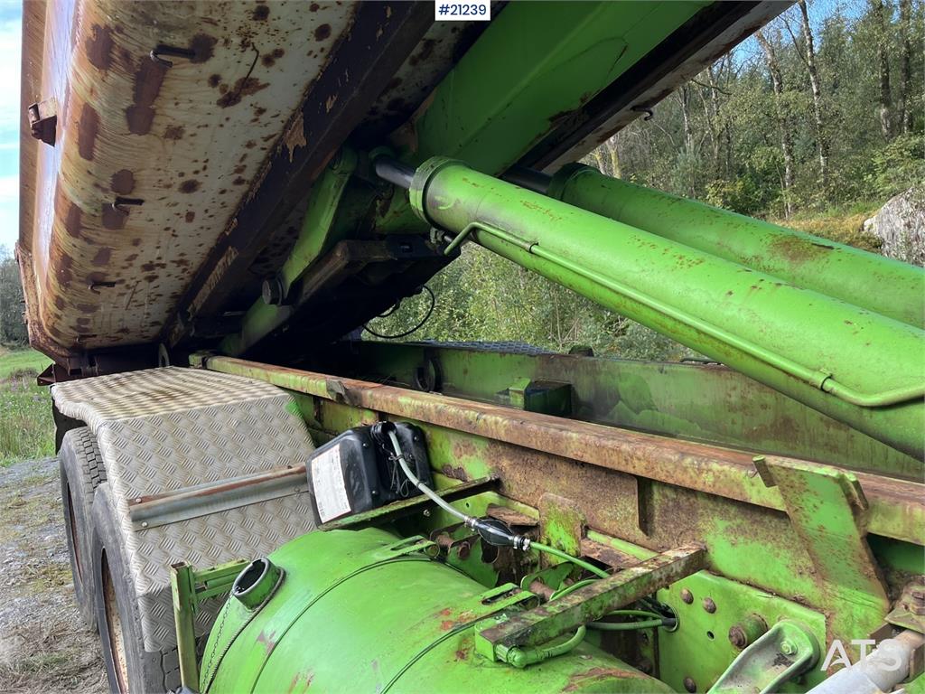 Volvo FM12 8x4 hook truck repair object w/ 20 t hook and