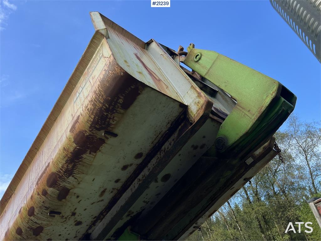 Volvo FM12 8x4 hook truck repair object w/ 20 t hook and