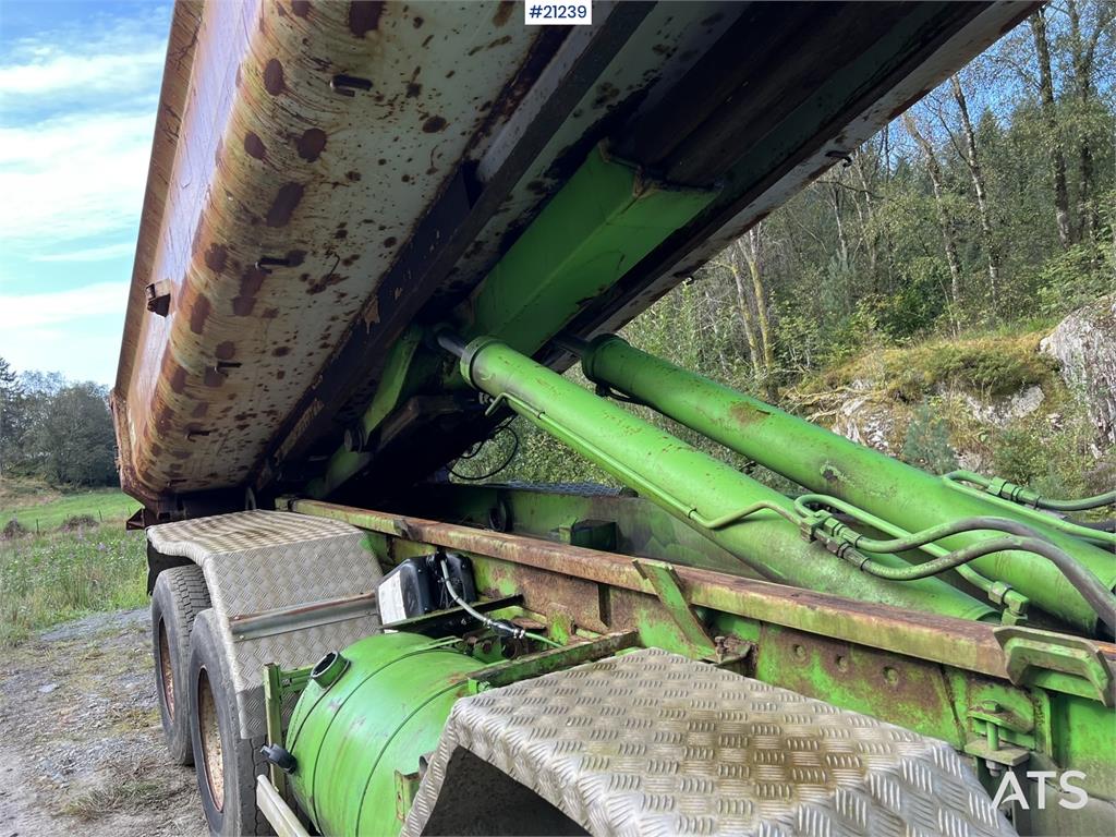 Volvo FM12 8x4 hook truck repair object w/ 20 t hook and