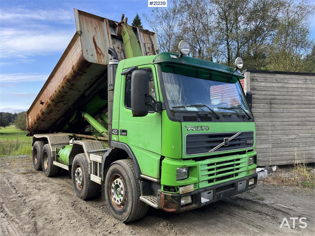 Volvo FM12 8x4 hook truck repair object w/ 20 t hook and