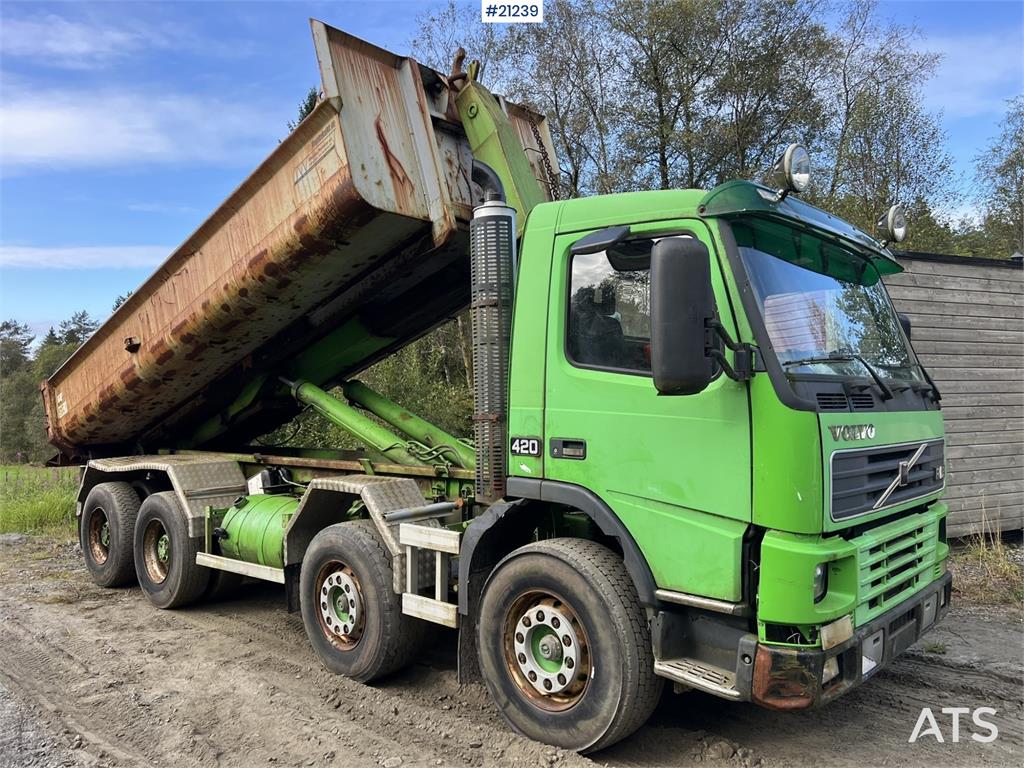Volvo FM12 8x4 hook truck repair object w/ 20 t hook and