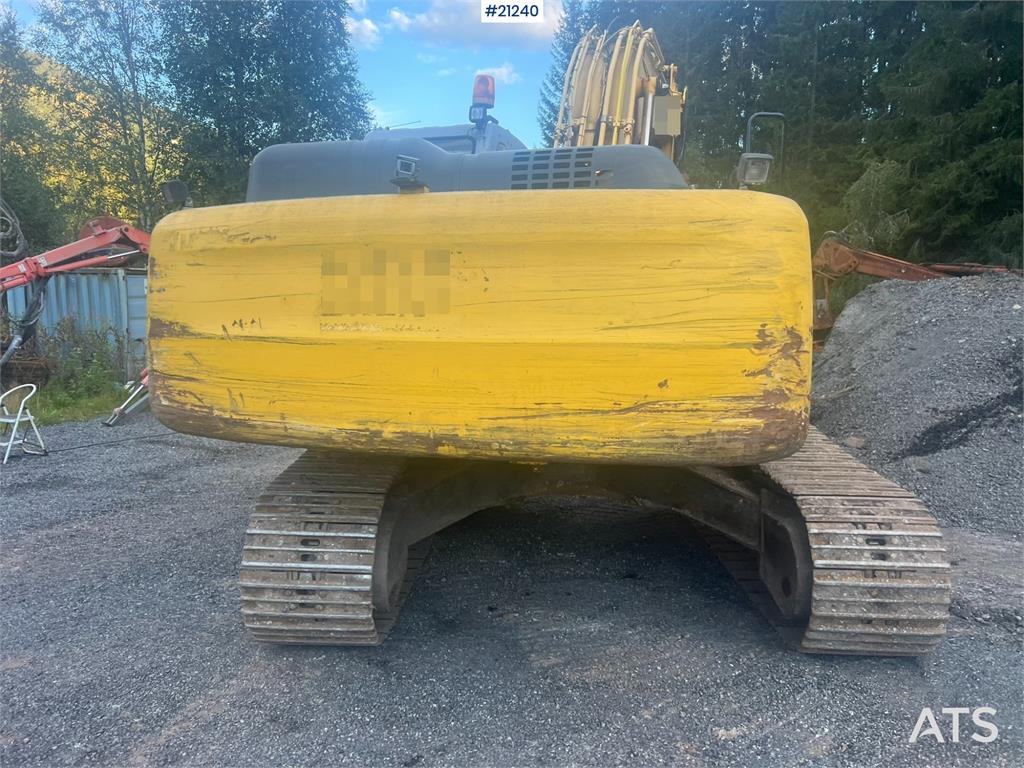 New Holland E265B Excavator w/ digging bucket and hydraulic sa