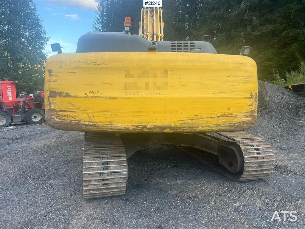 New Holland E265B Excavator w/ digging bucket and hydraulic sa