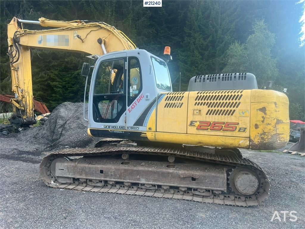 New Holland E265B Excavator w/ digging bucket and hydraulic sa