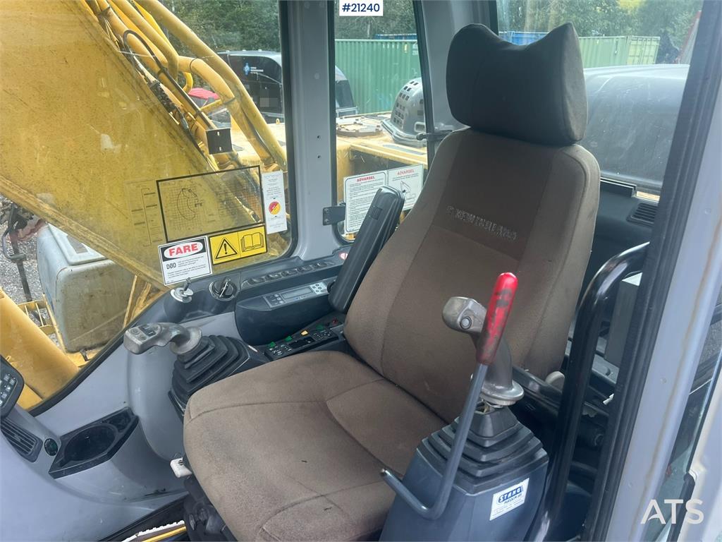 New Holland E265B Excavator w/ digging bucket and hydraulic sa