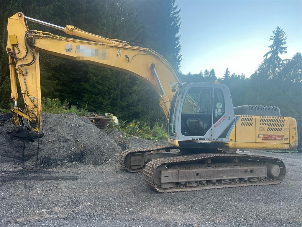 New Holland E265B Excavator w/ digging bucket and hydraulic sa