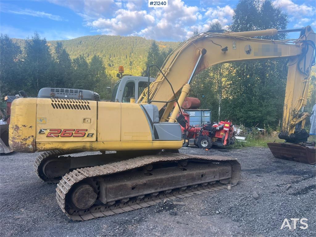 New Holland E265B Excavator w/ digging bucket and hydraulic sa