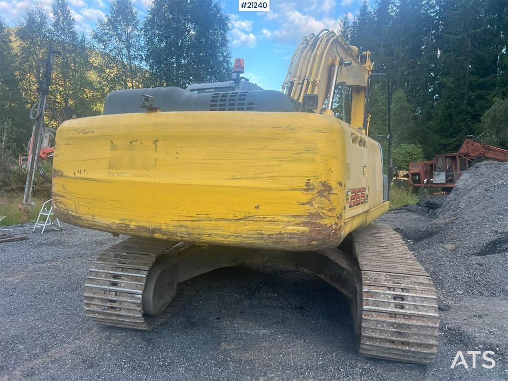 New Holland E265B Excavator w/ digging bucket and hydraulic sa