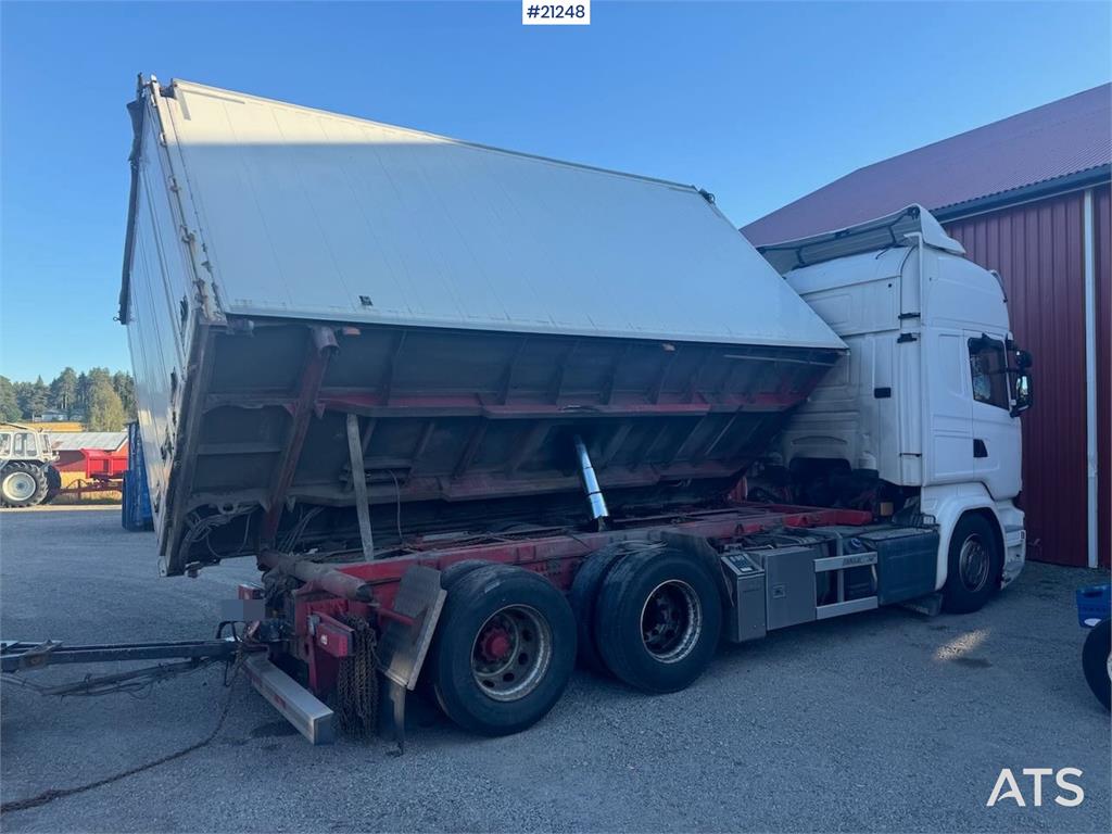 Scania R580 6x2 Wood chip truck w/ 2-way tipper. Delivere