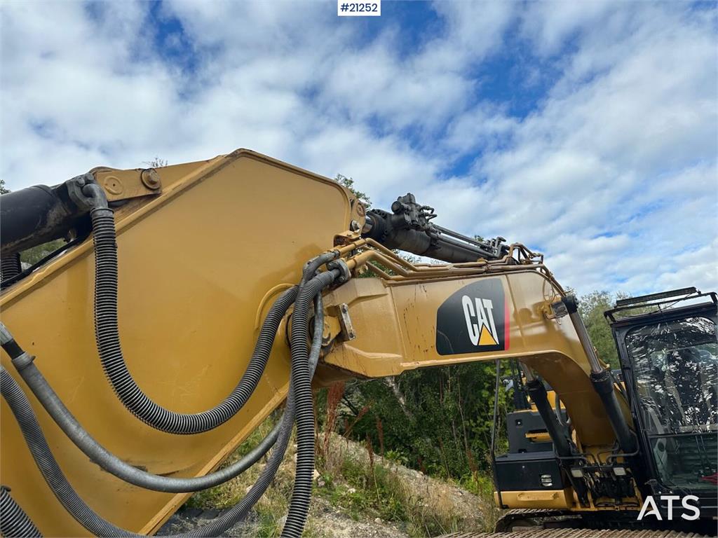 CAT 323E excavator w/ 3 buckets.
