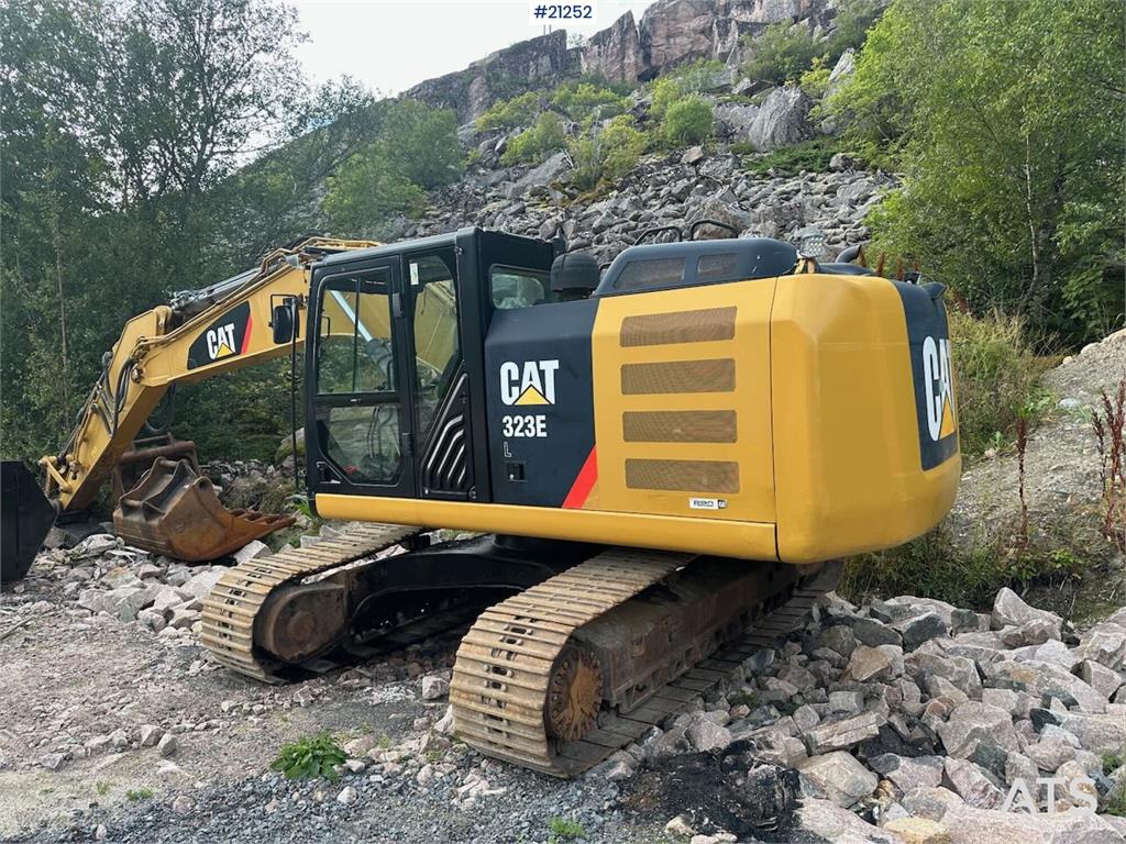 CAT 323E excavator w/ 3 buckets.