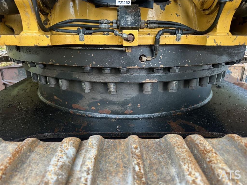 CAT 323E excavator w/ 3 buckets.
