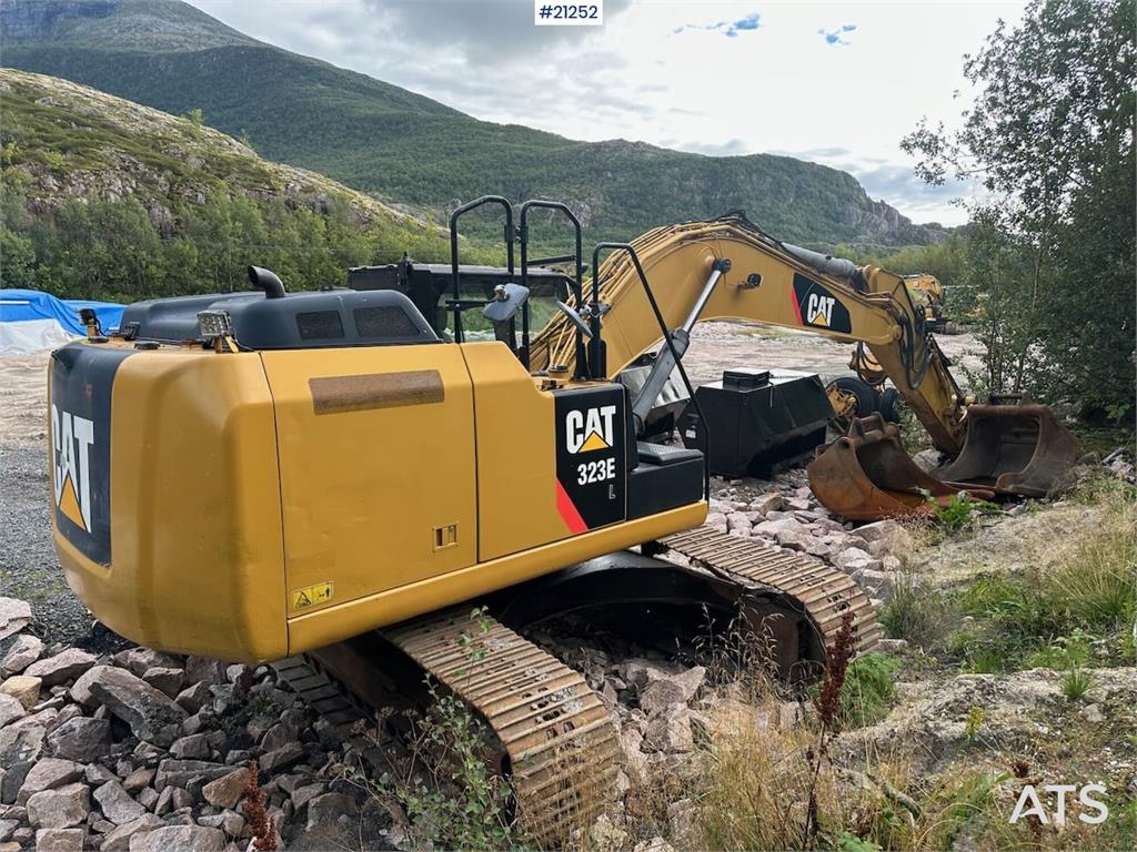 CAT 323E excavator w/ 3 buckets.