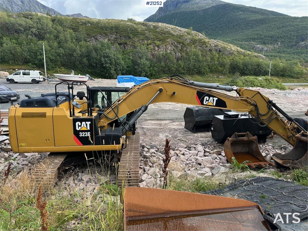CAT 323E excavator w/ 3 buckets.